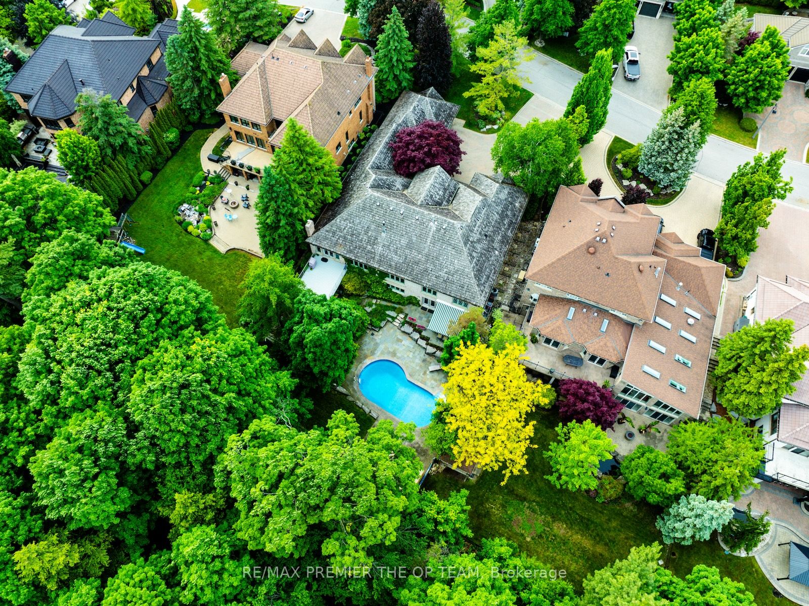 83 LONGVIEW Cres