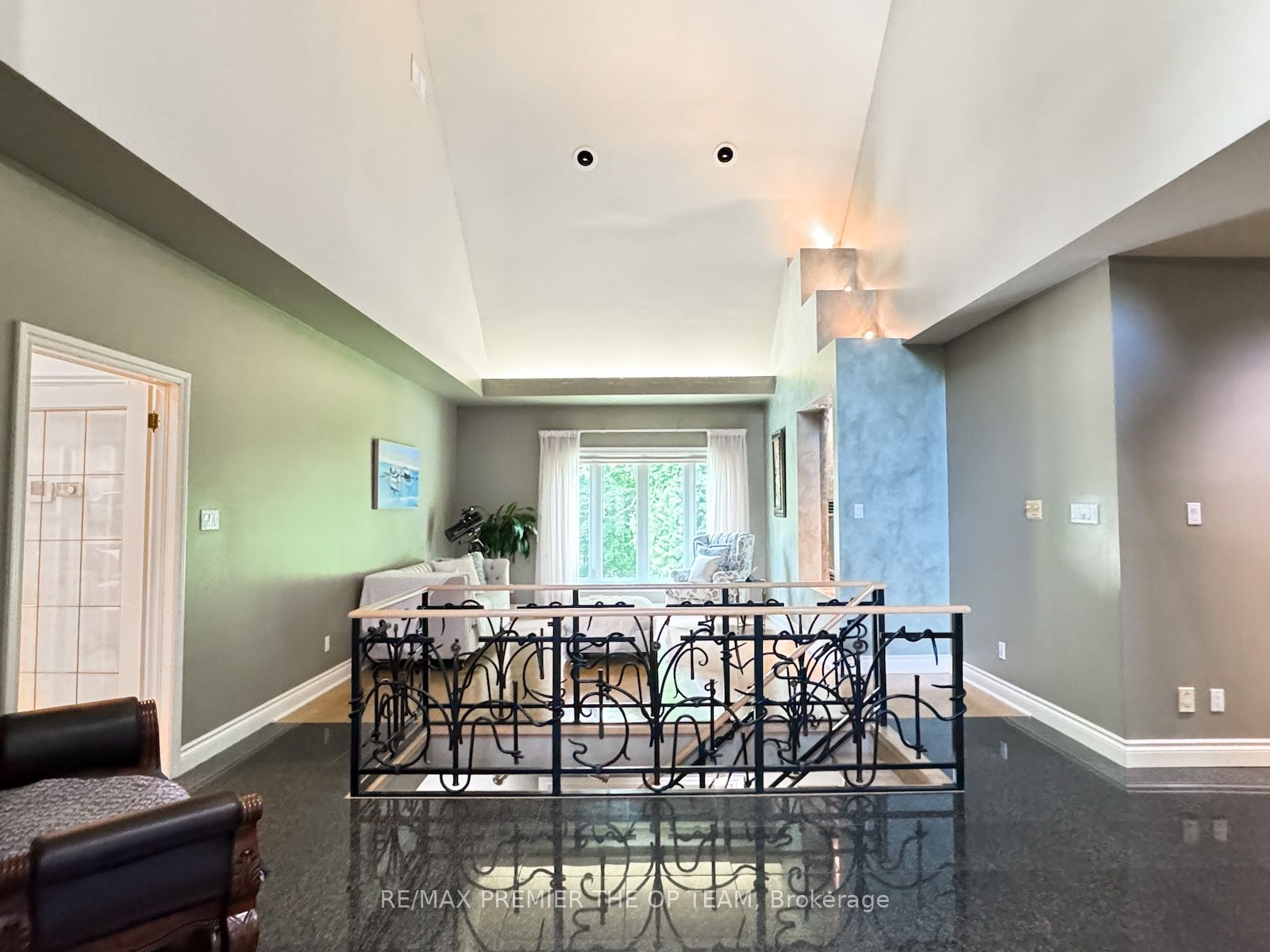 83 LONGVIEW Cres