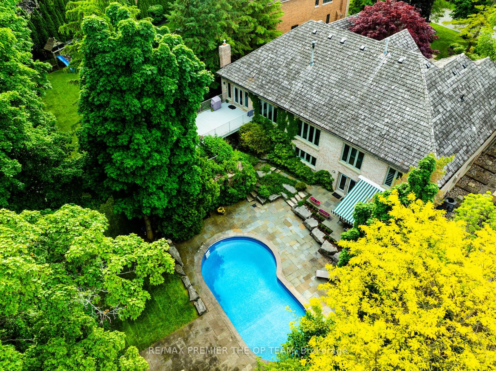 83 LONGVIEW Cres
