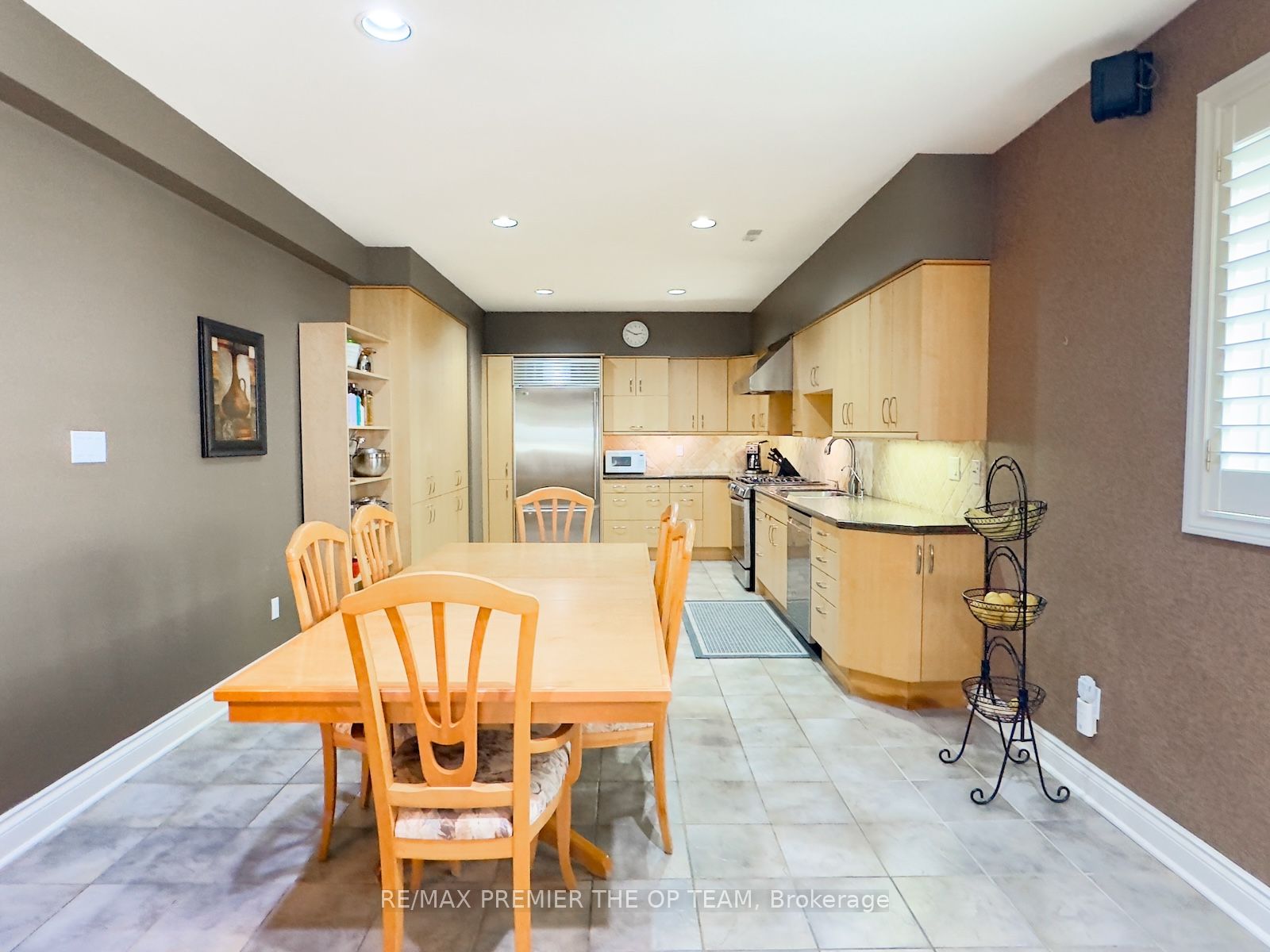 83 LONGVIEW Cres