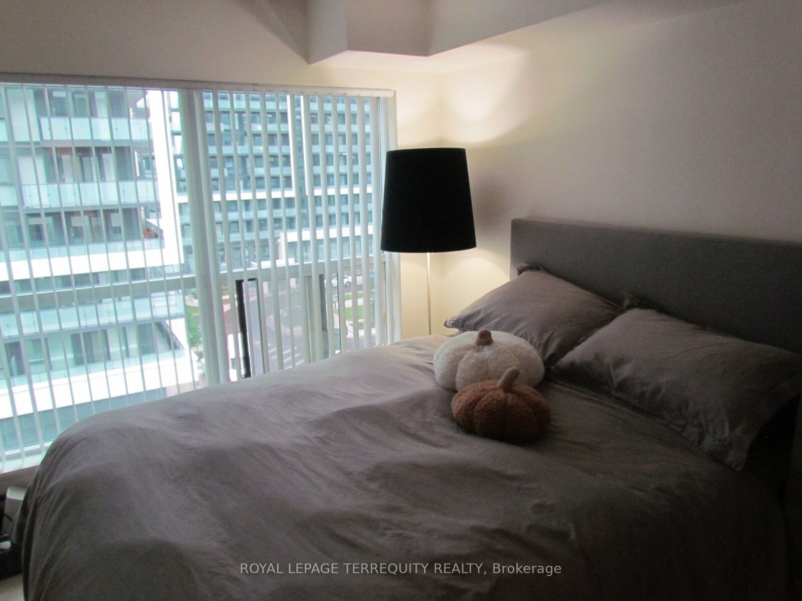 185 Oneida Crescent, #812