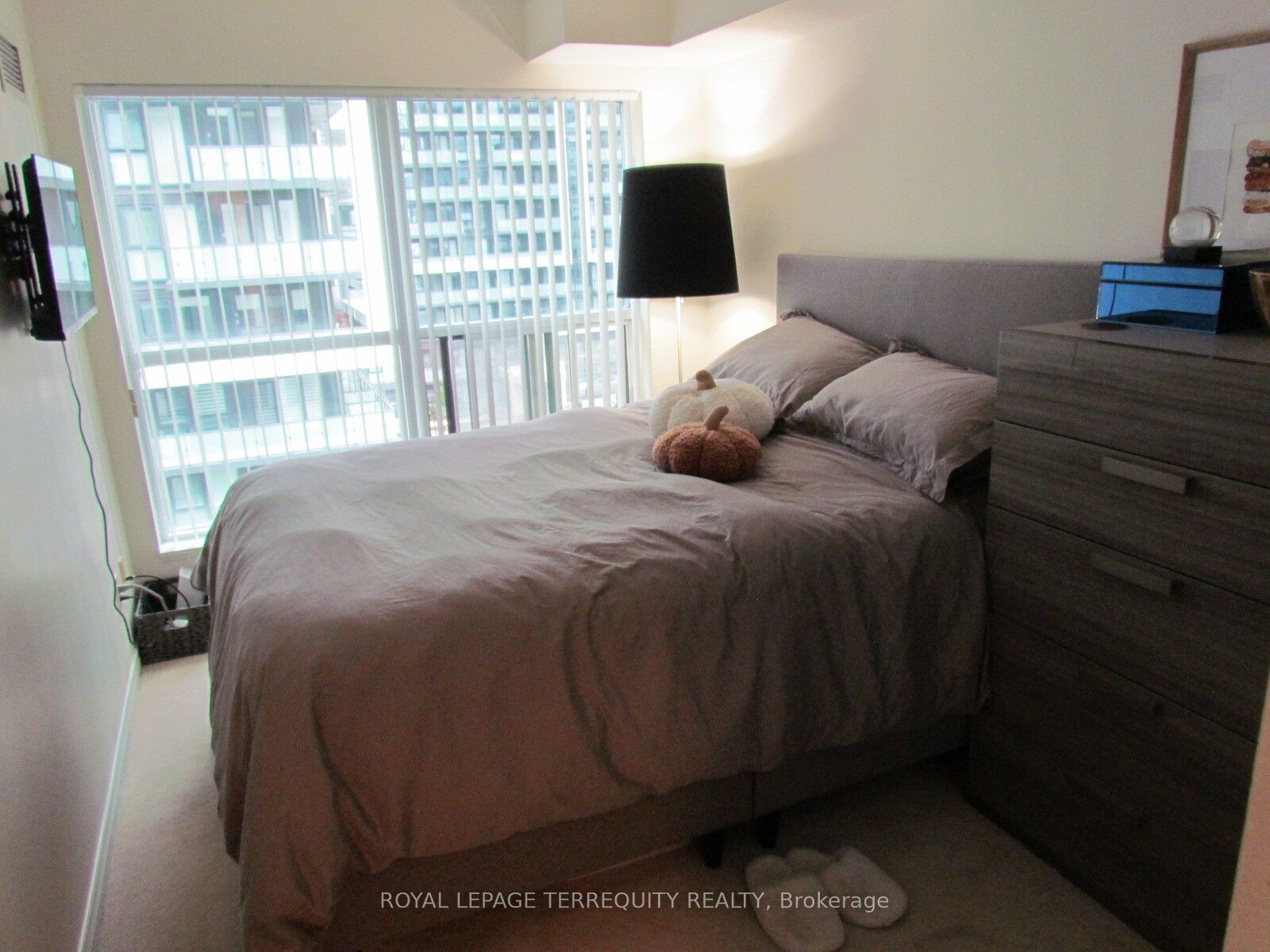 185 Oneida Crescent, #812