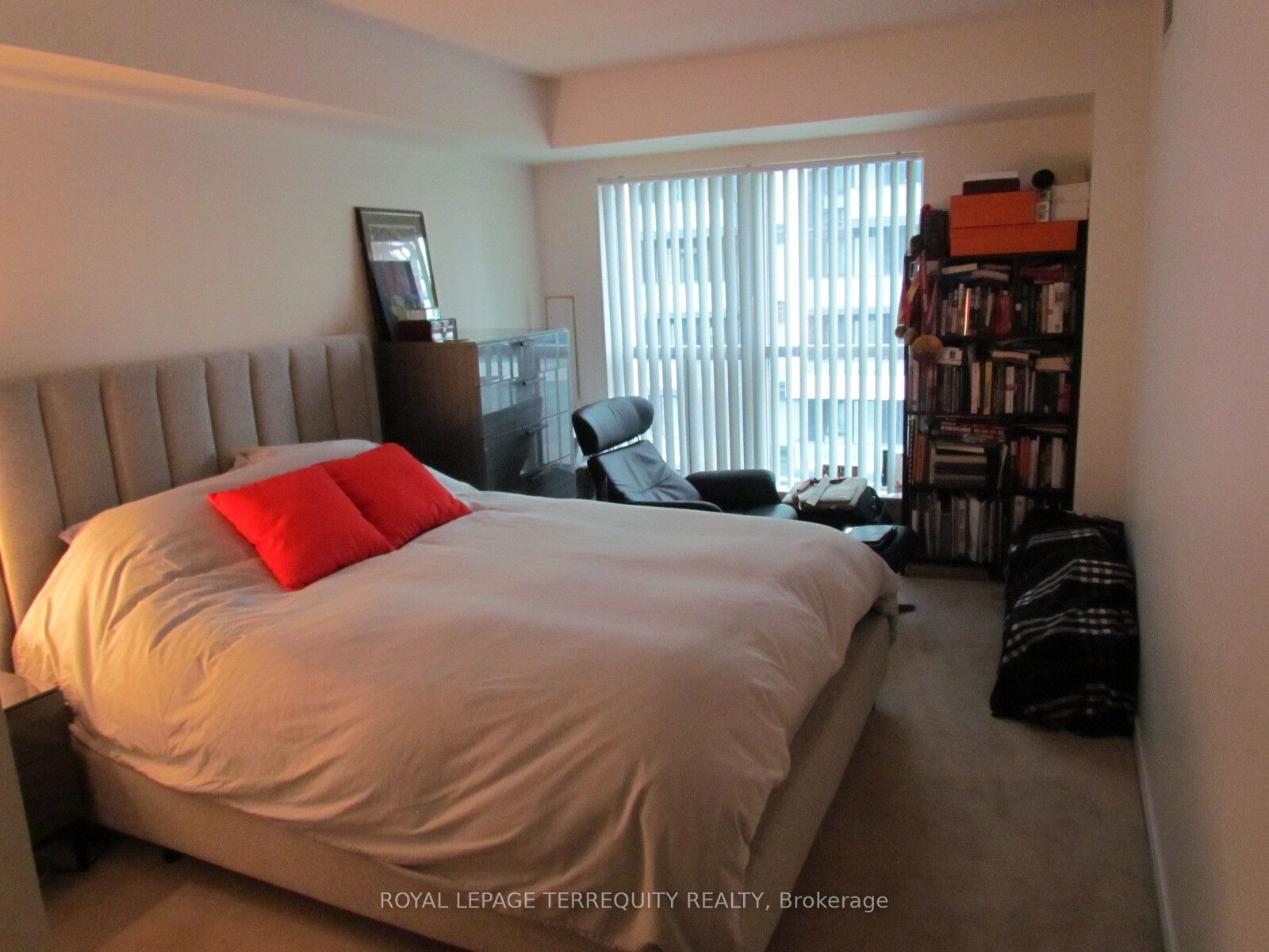 185 Oneida Crescent, #812