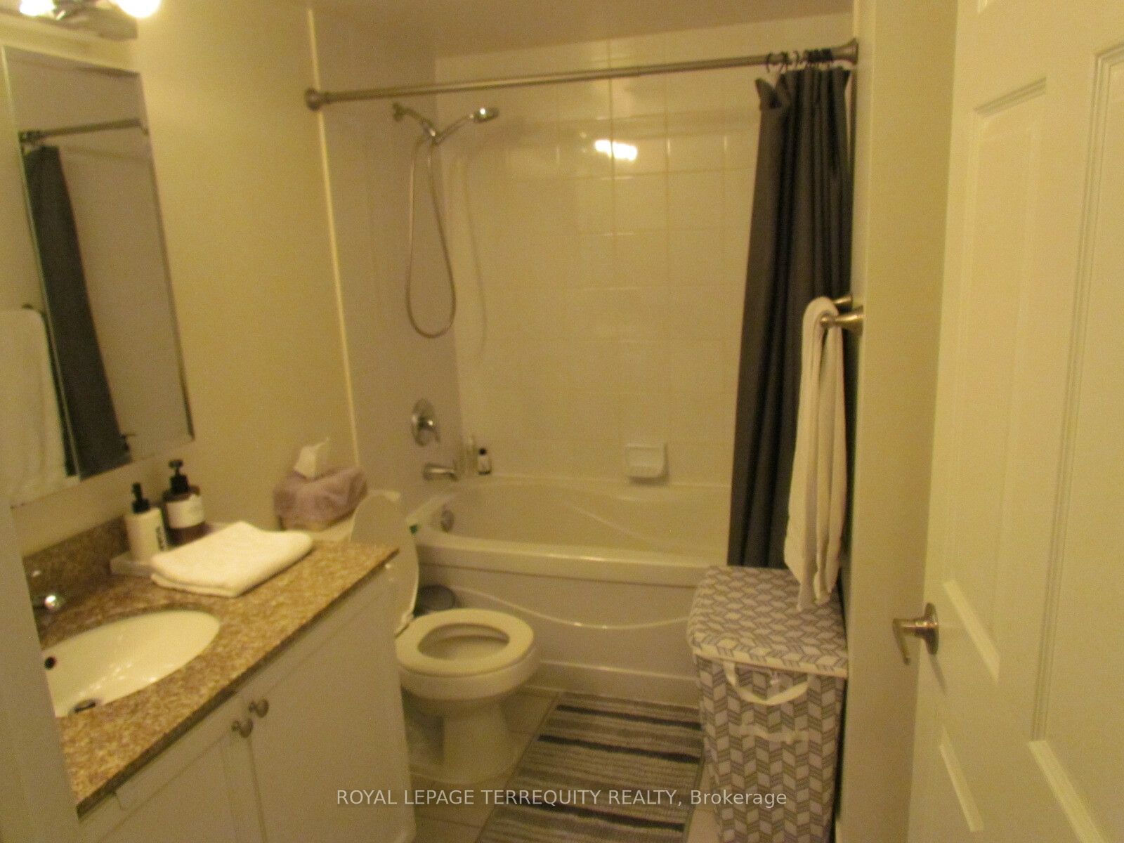 185 Oneida Crescent, #812