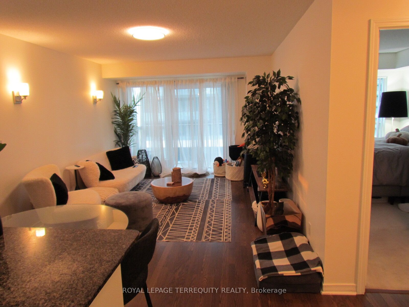 185 Oneida Crescent, #812