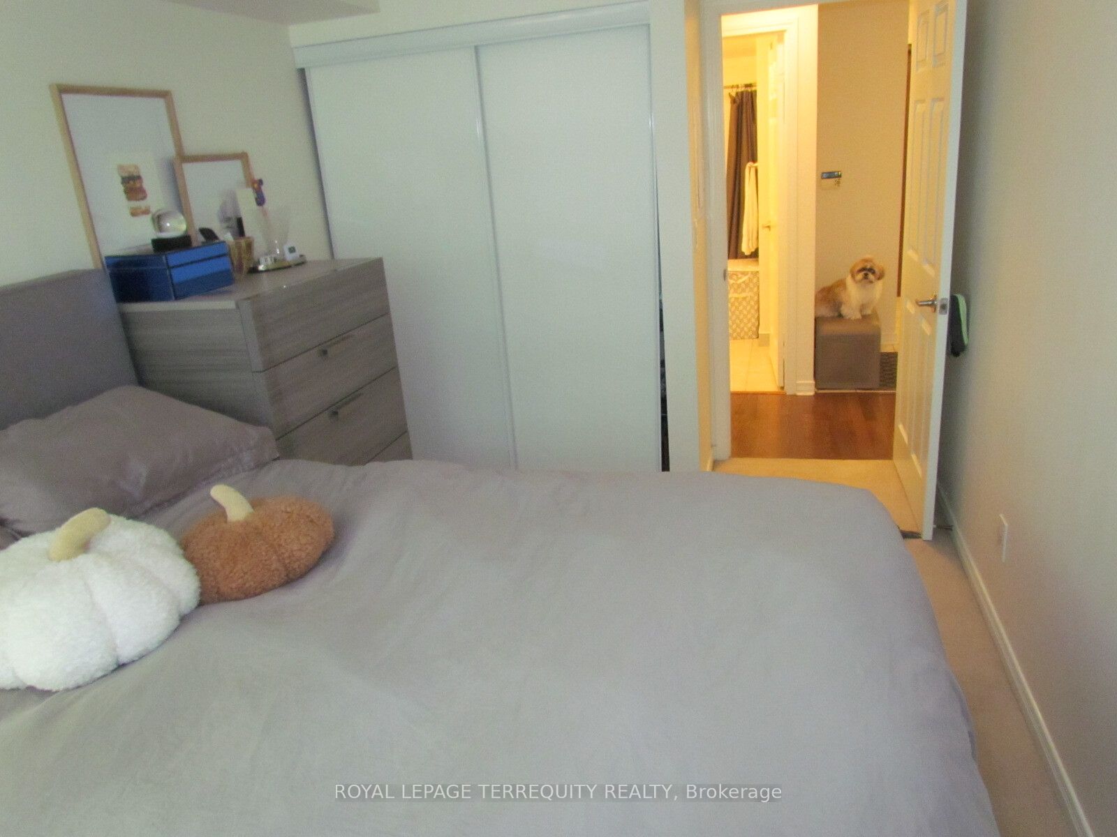 185 Oneida Crescent, #812