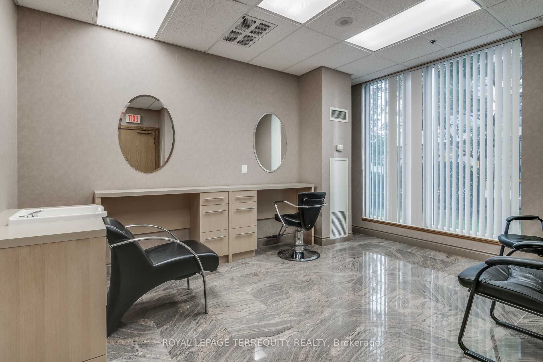 185 Oneida Crescent, #812