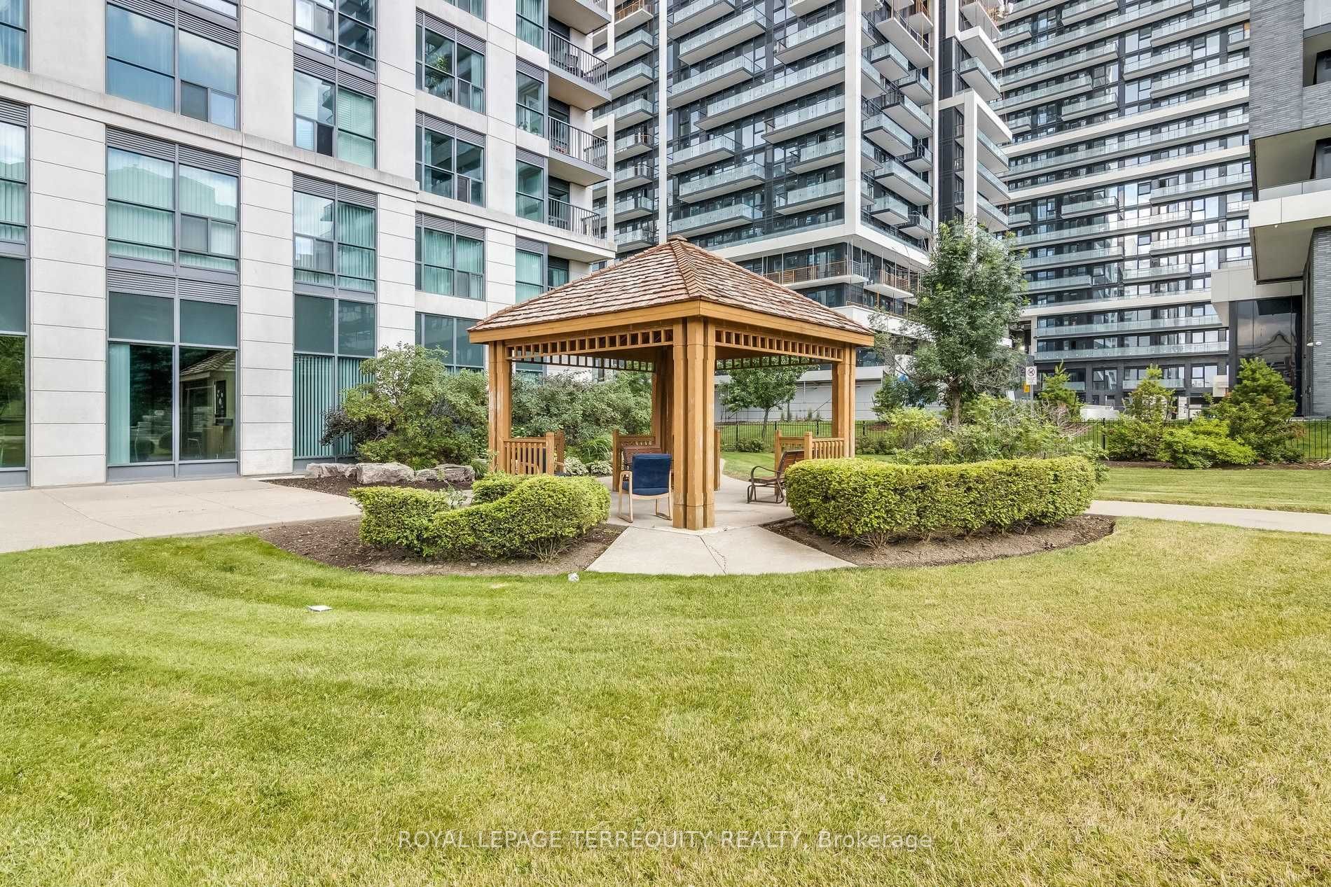 185 Oneida Crescent, #812