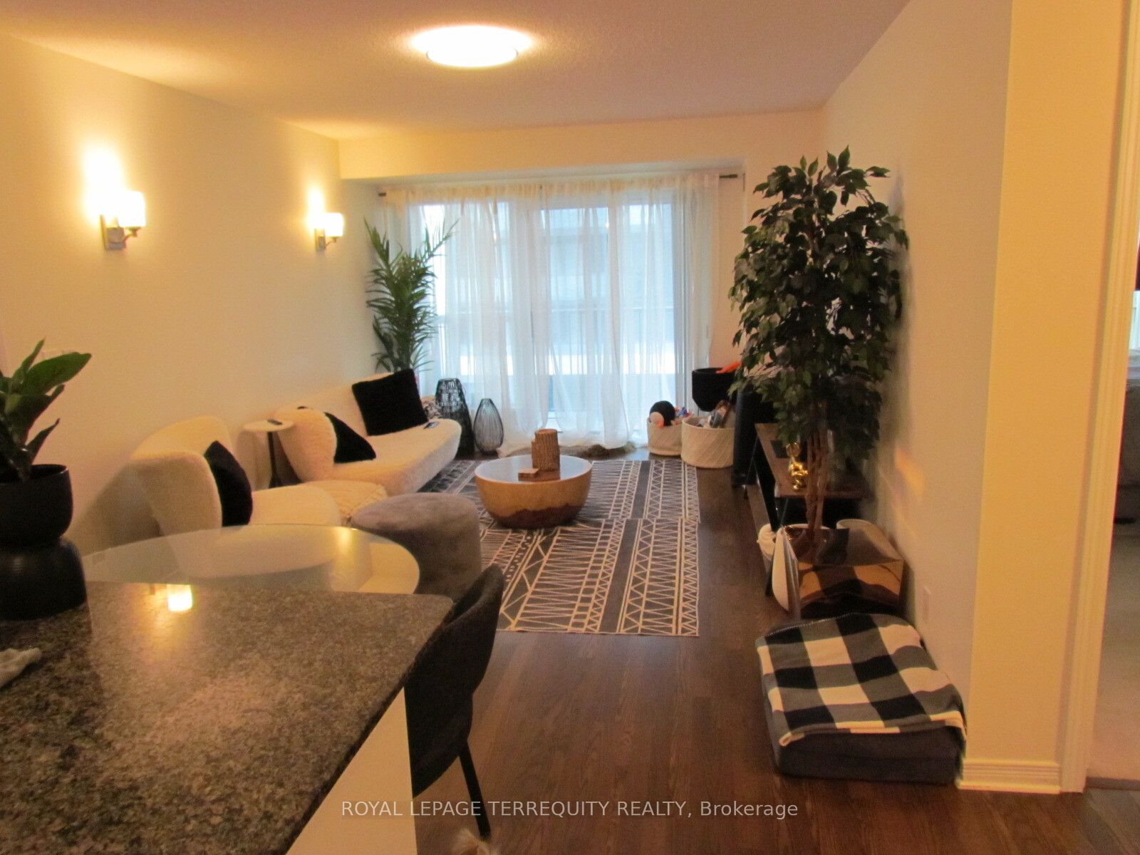 185 Oneida Crescent, #812