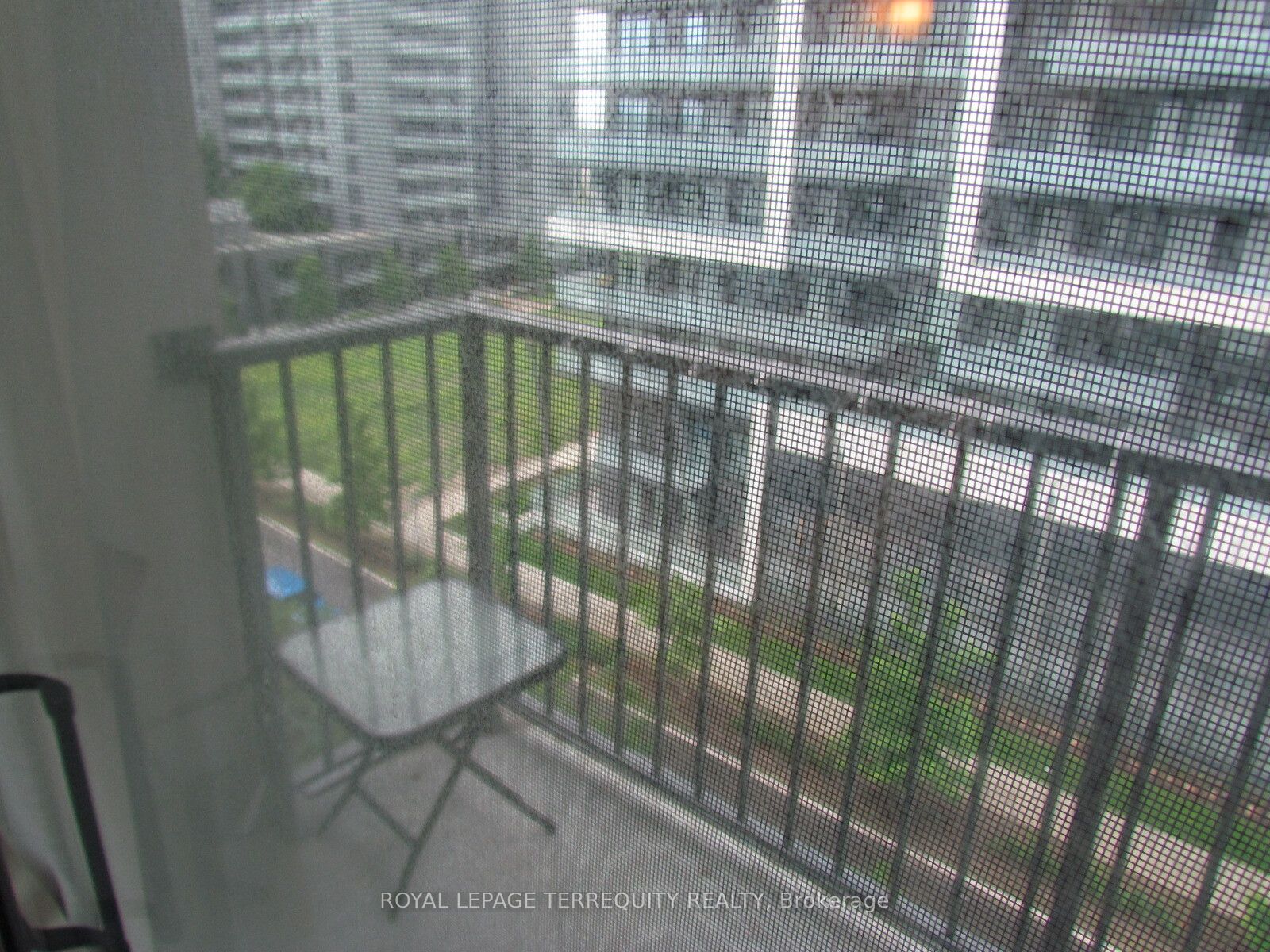 185 Oneida Crescent, #812