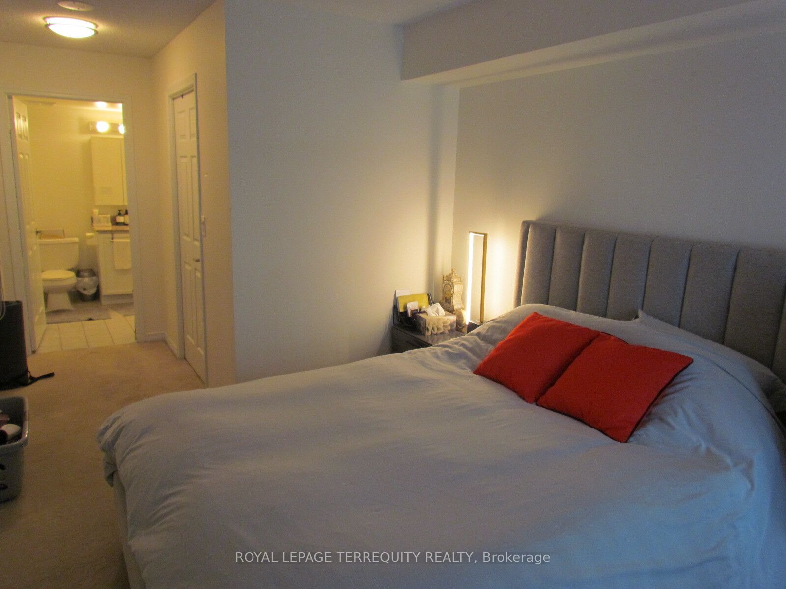 185 Oneida Crescent, #812