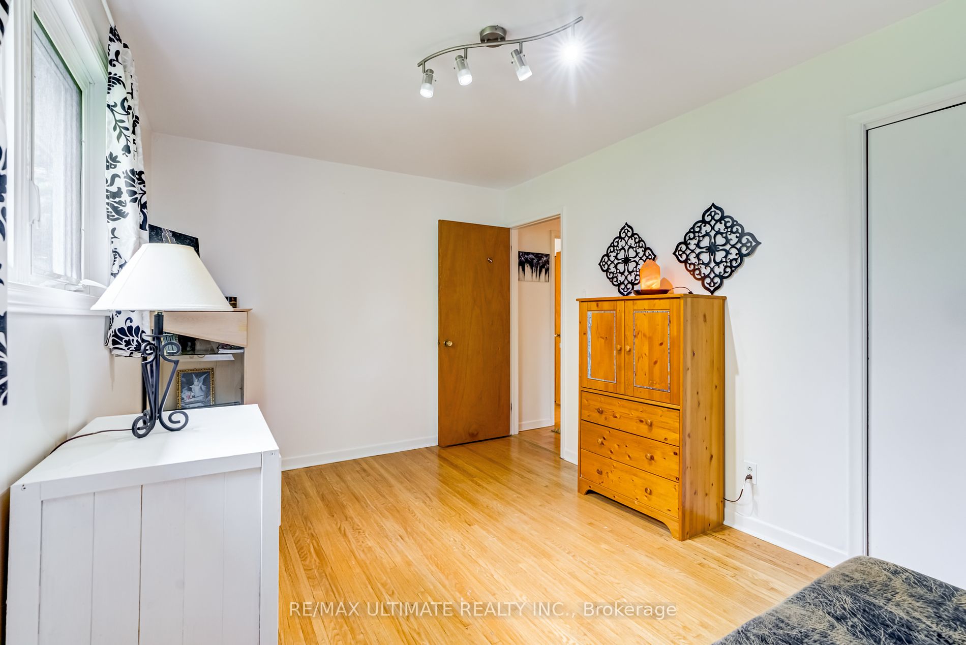 5193 Aurora Road