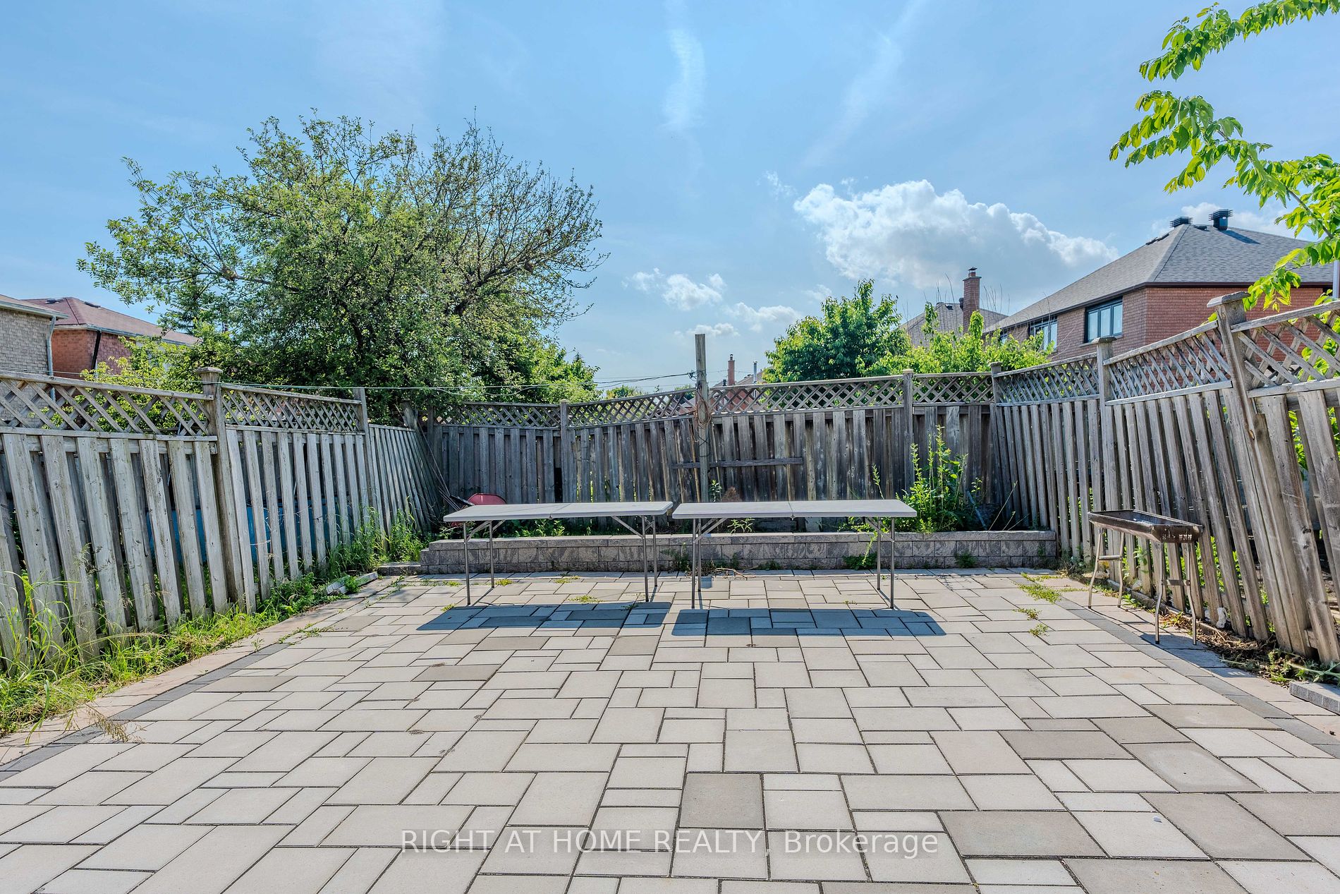 112 Goodwood Dr