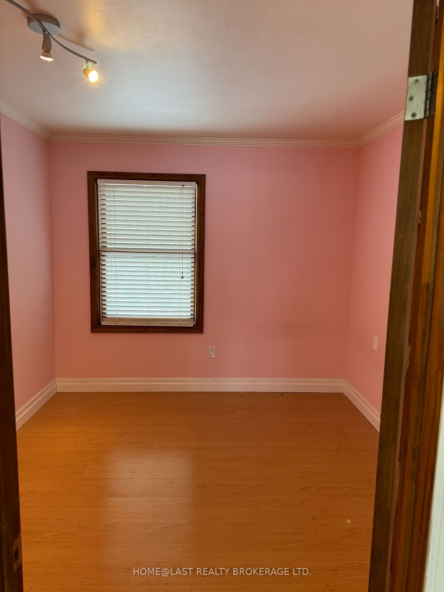 18 Tindall Lane