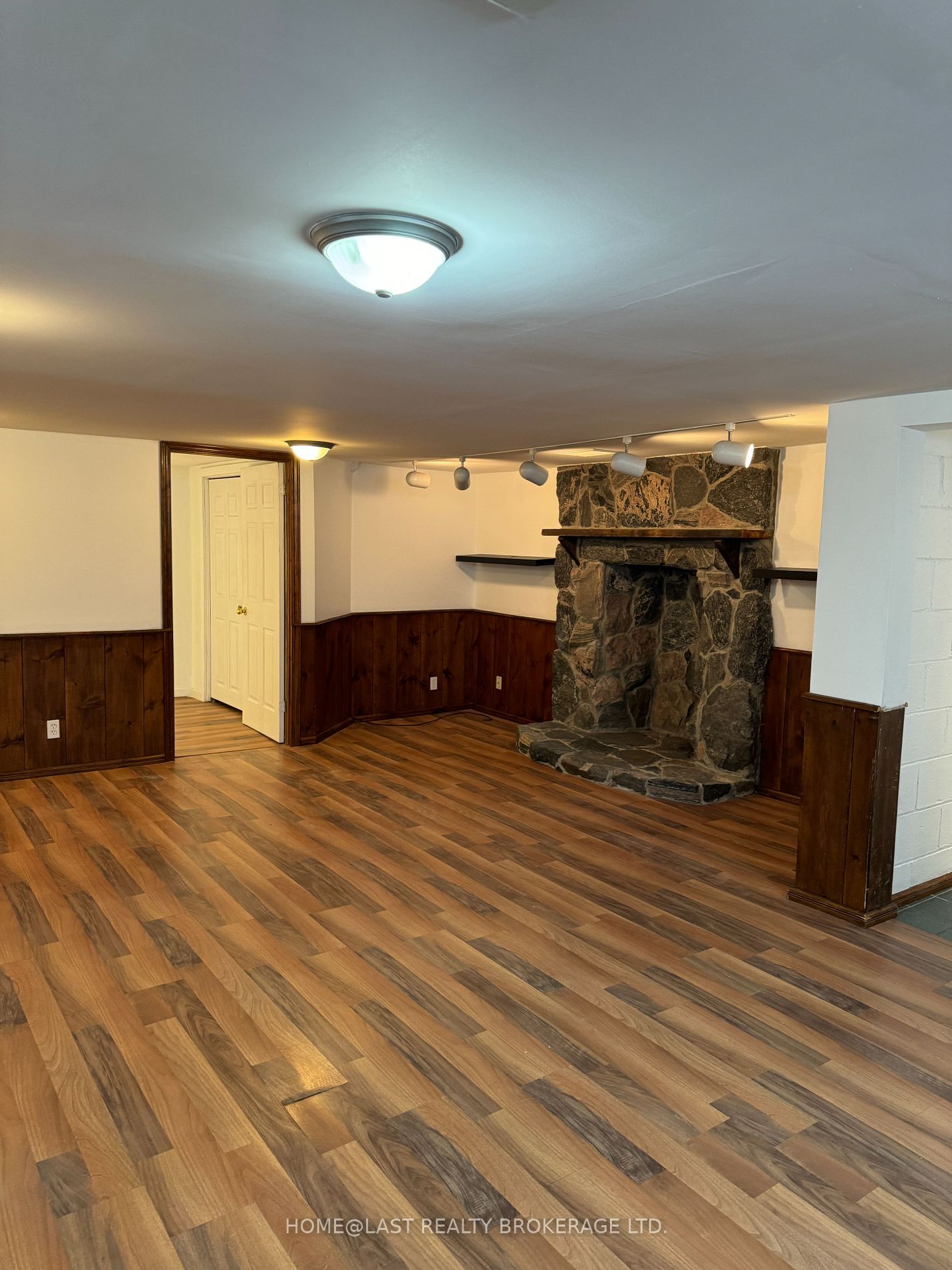 18 Tindall Lane