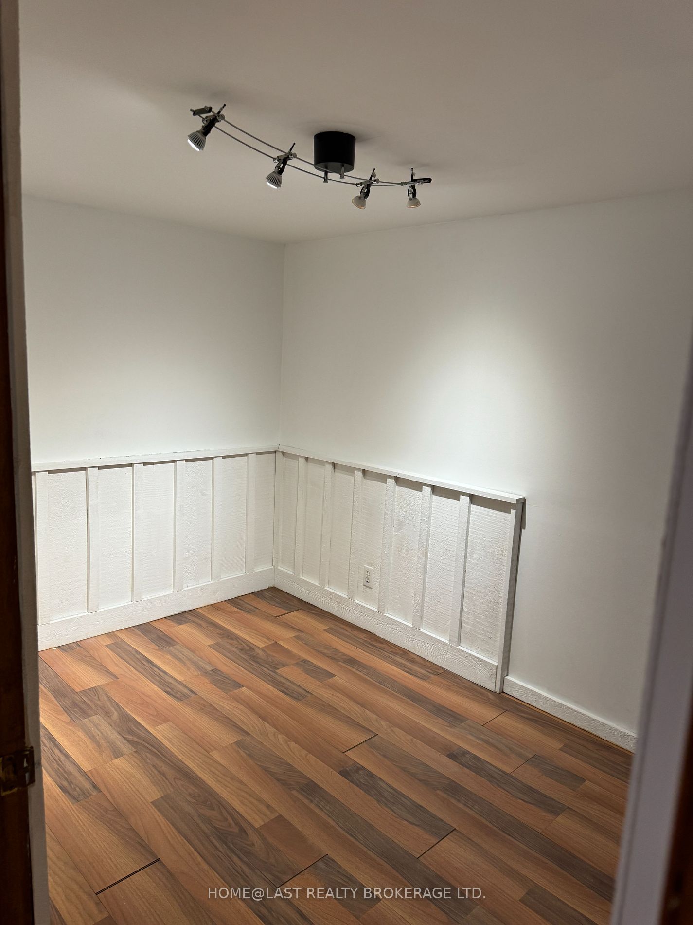 18 Tindall Lane
