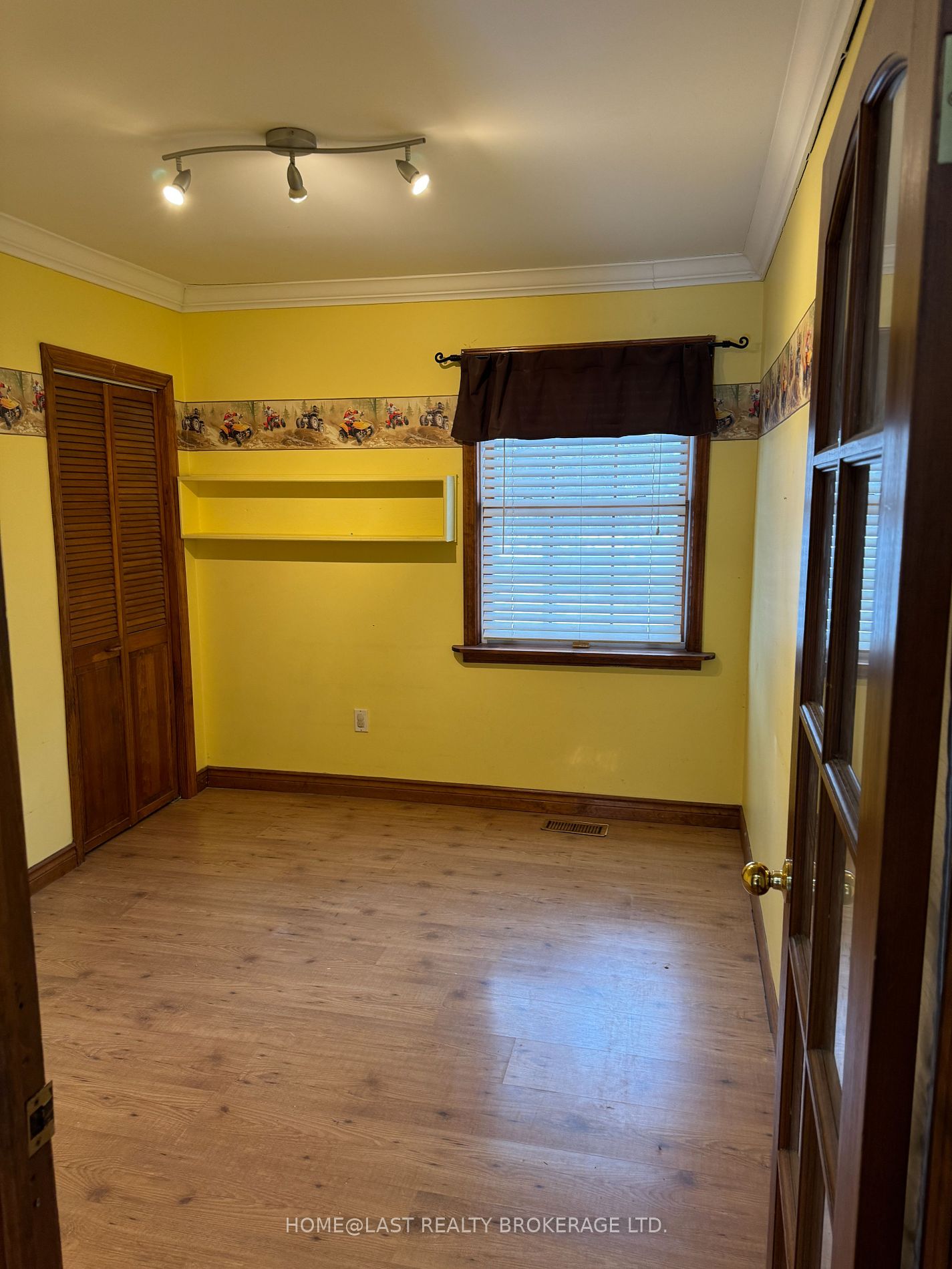 18 Tindall Lane