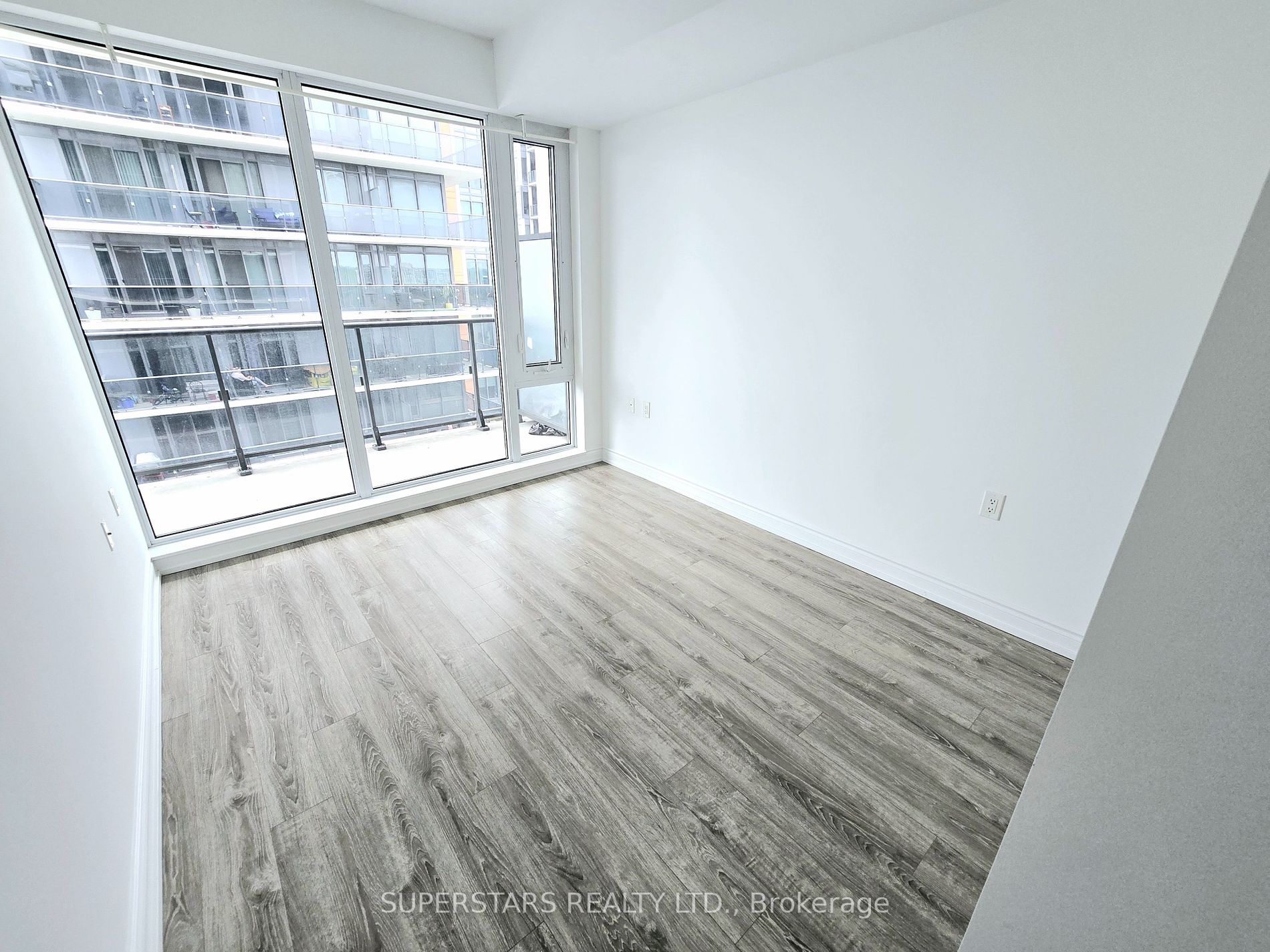 9608 Yonge St, #1105