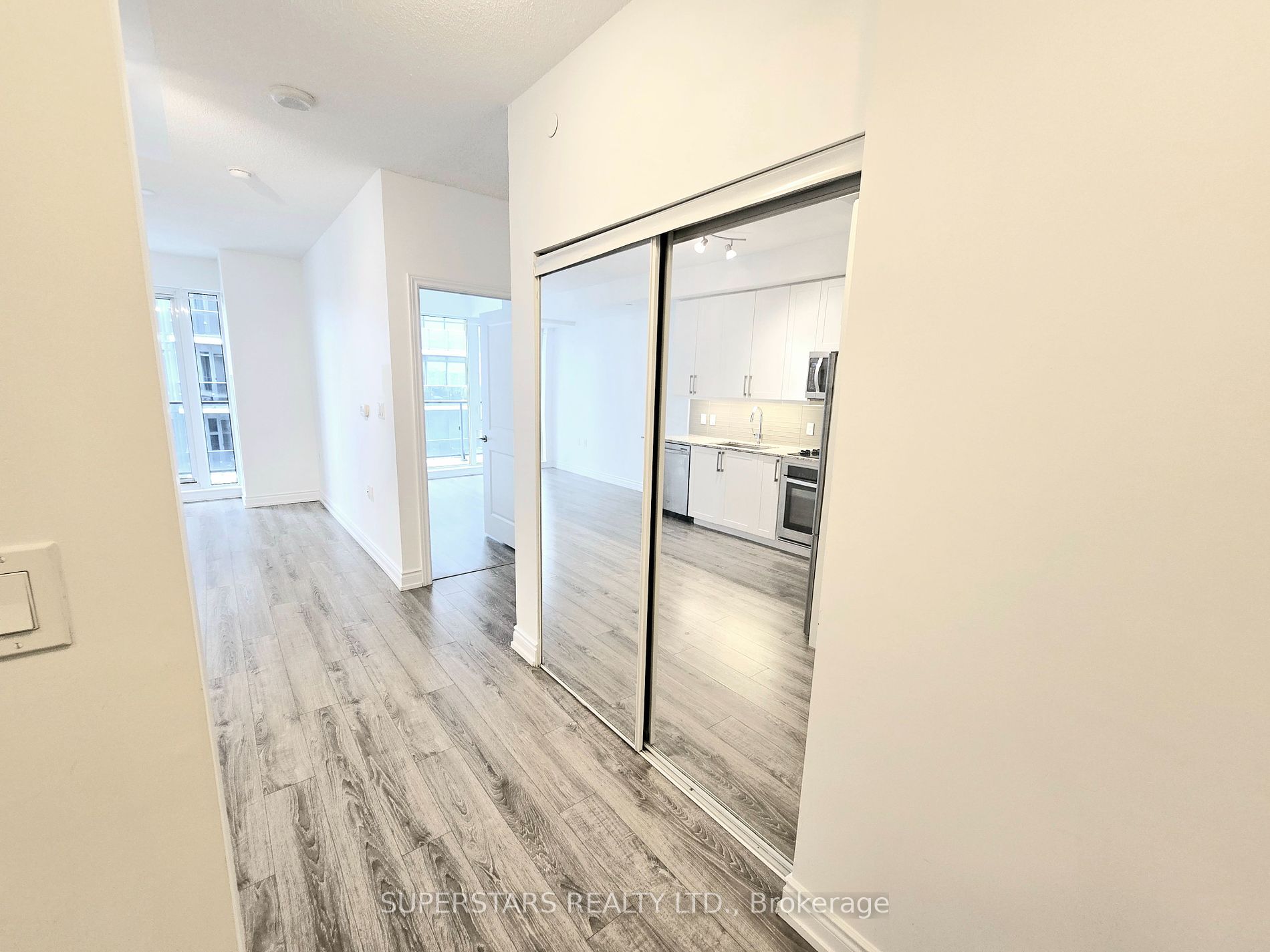 9608 Yonge St, #1105