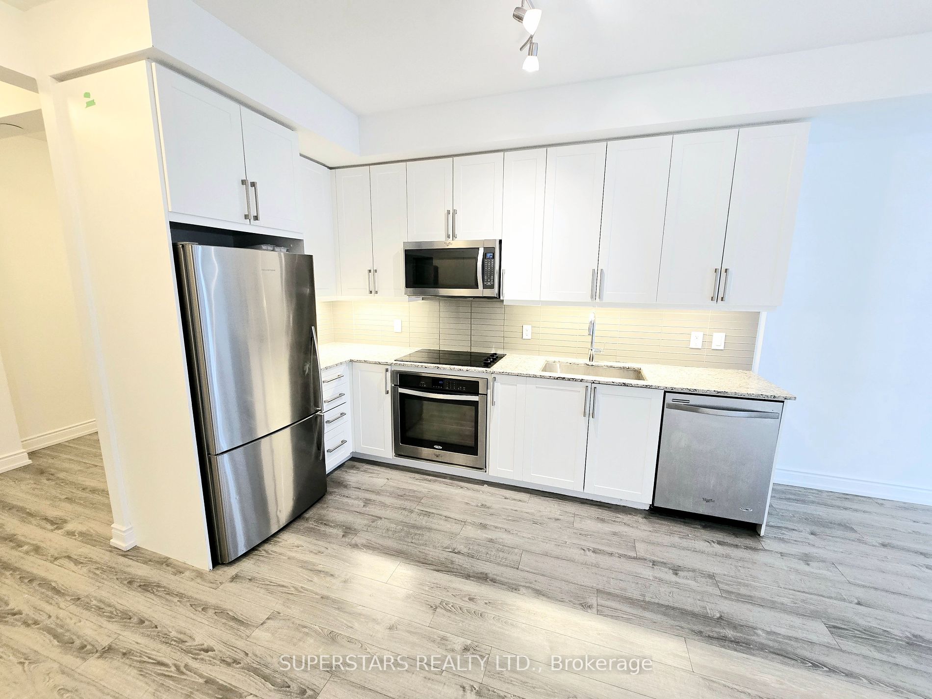9608 Yonge St, #1105