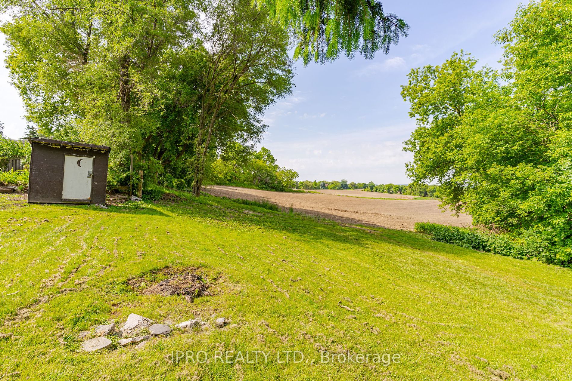 18200 Leslie Street