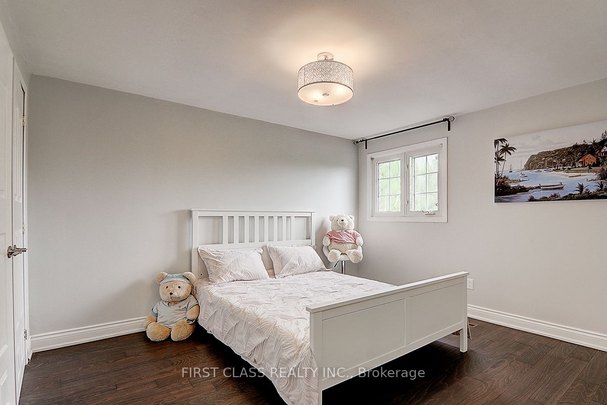 81 Stirling Crescent