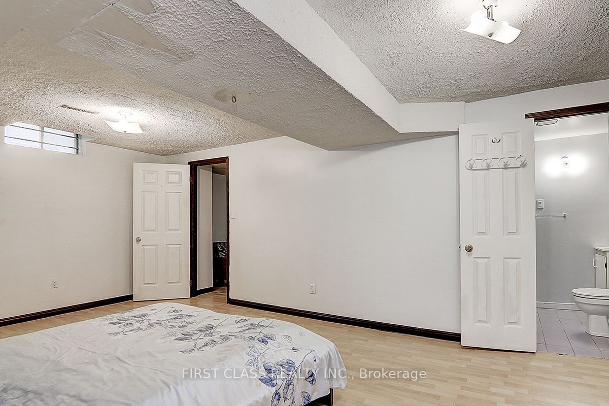 81 Stirling Crescent