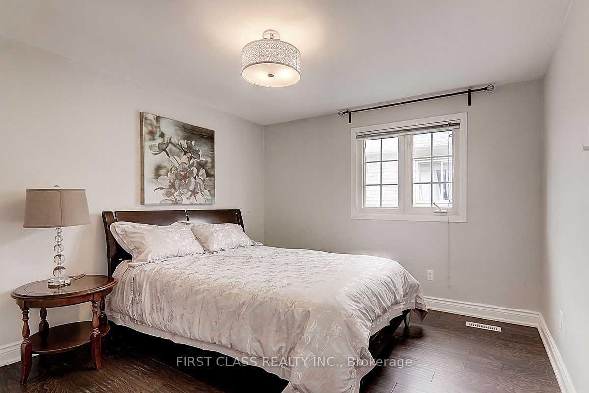 81 Stirling Crescent
