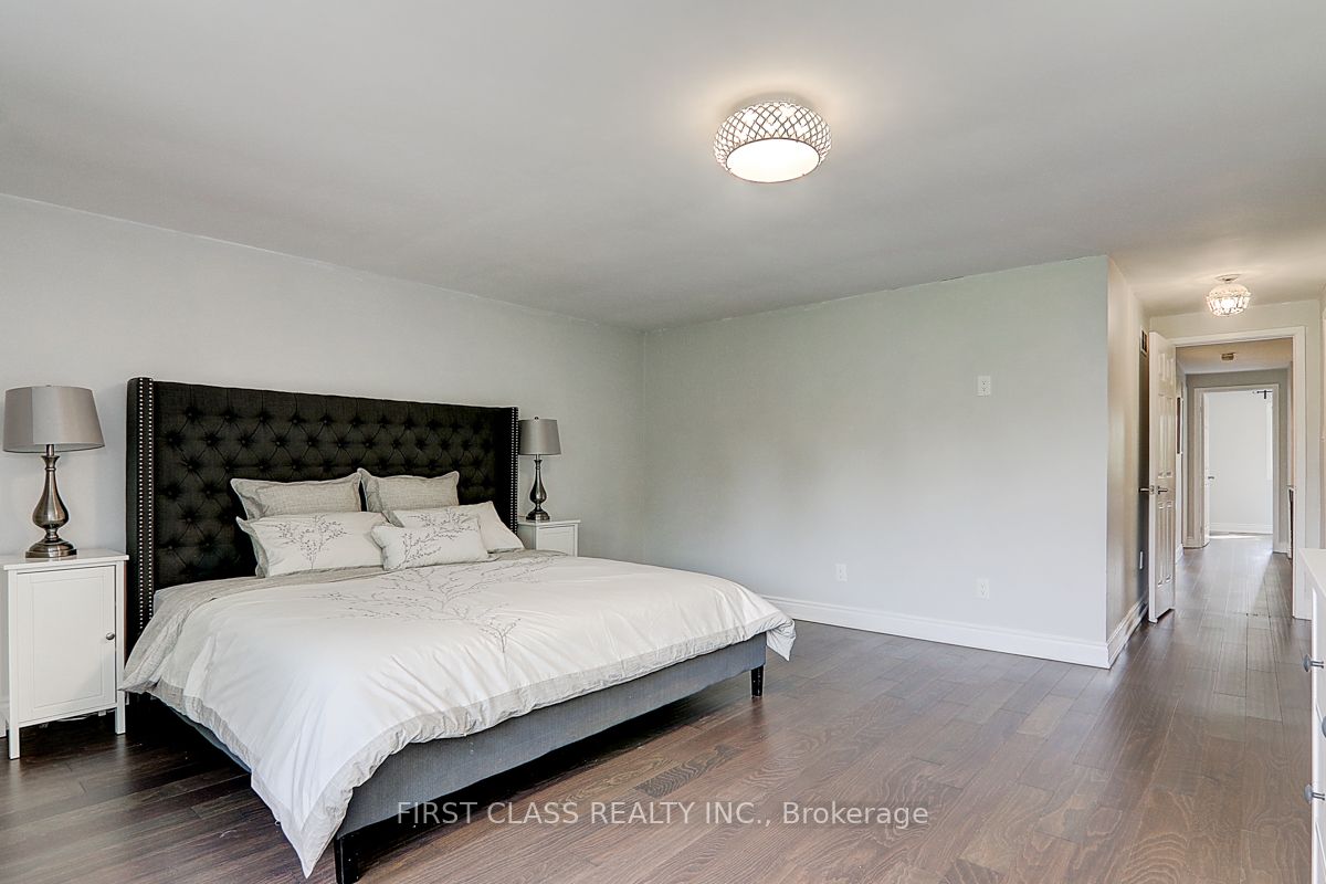 81 Stirling Crescent