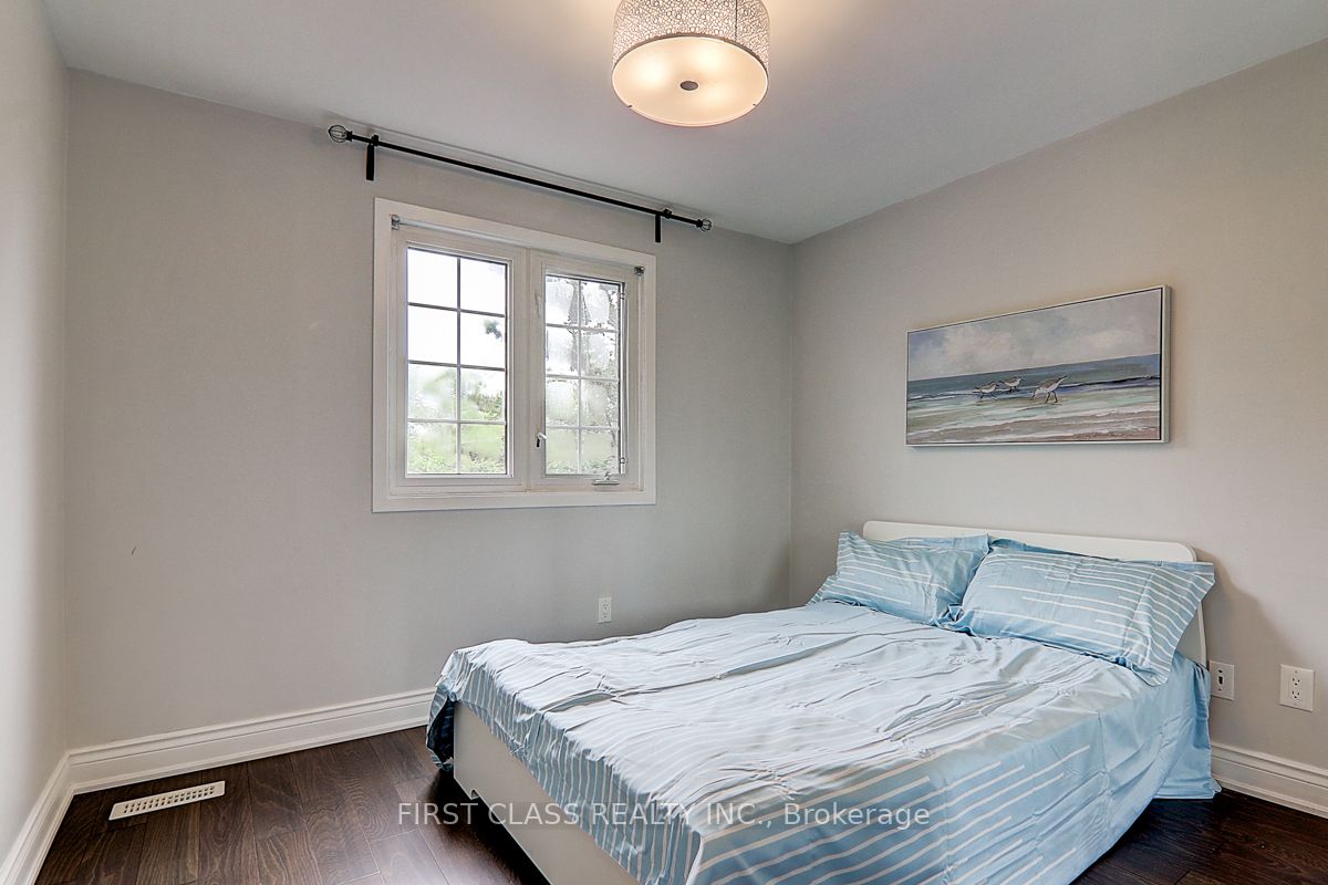 81 Stirling Crescent
