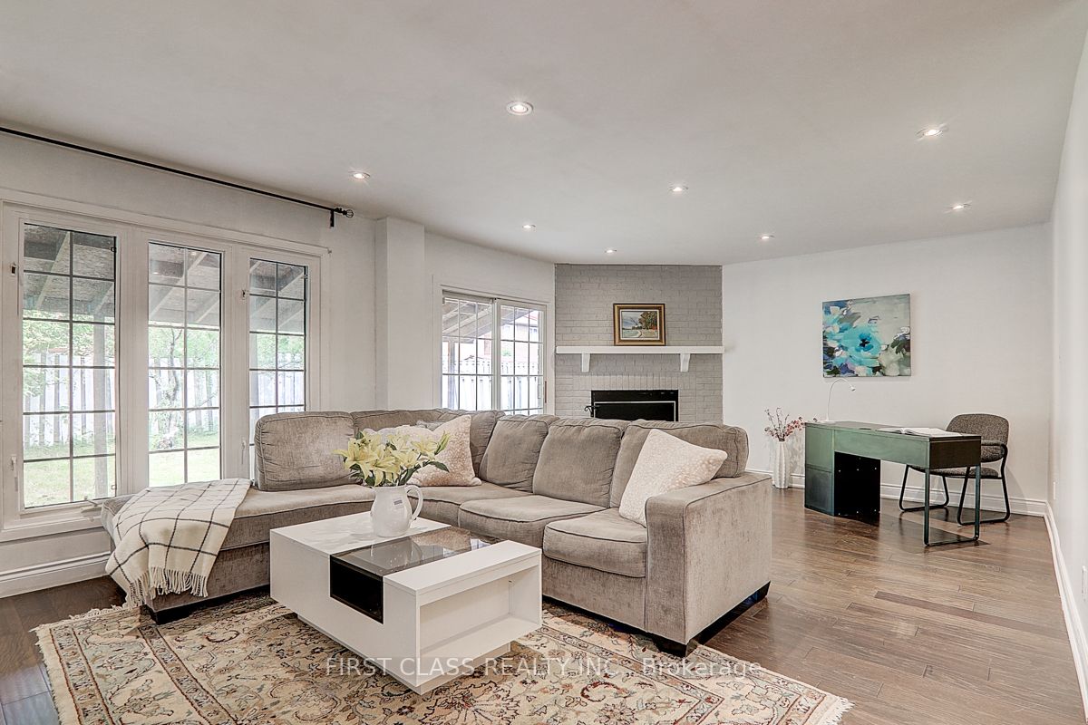 81 Stirling Crescent