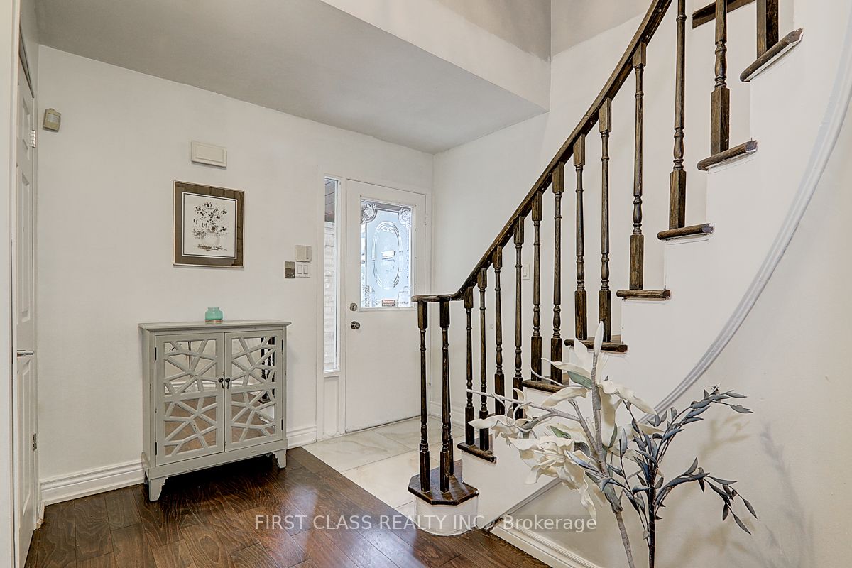81 Stirling Crescent