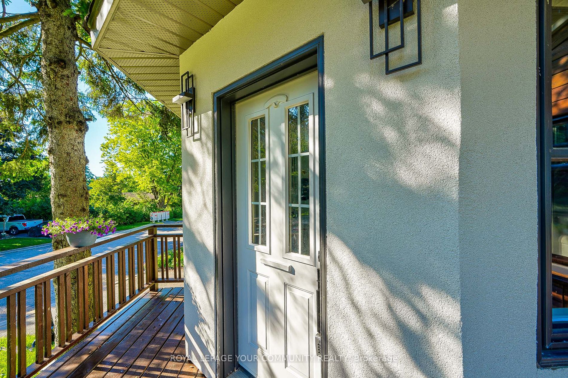 60 Hillview Dr