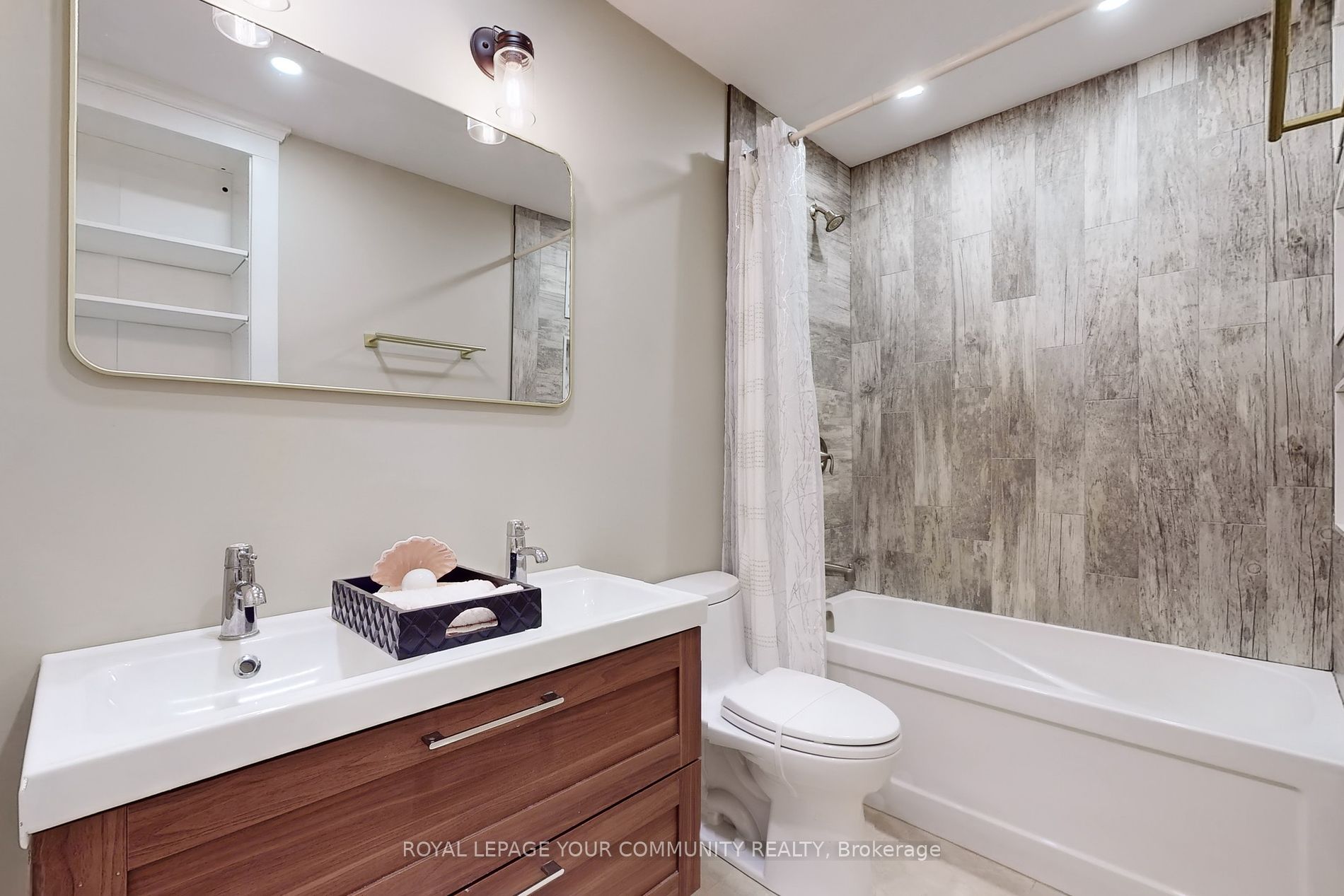 60 Hillview Dr