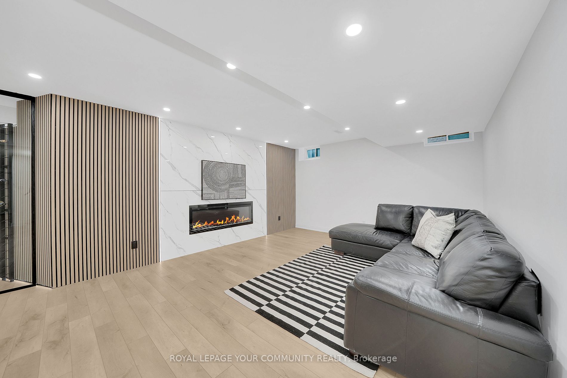 45 Woodgate Pines Drive
