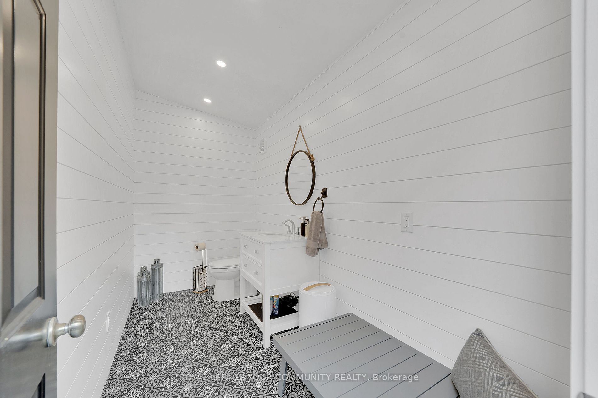 45 Woodgate Pines Drive