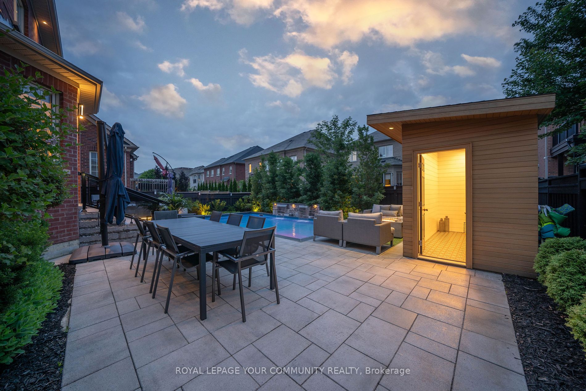 45 Woodgate Pines Drive