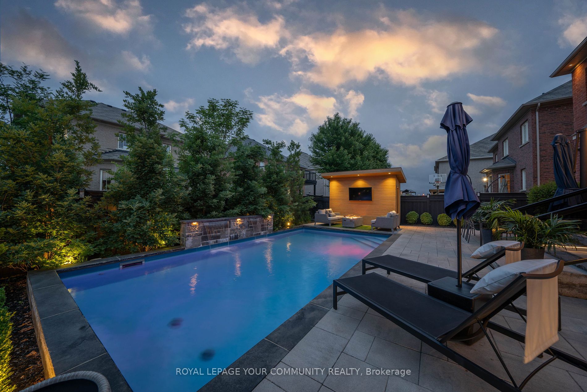 45 Woodgate Pines Drive