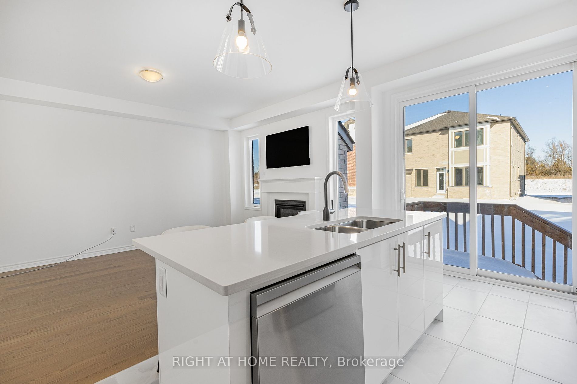 720 Mika St