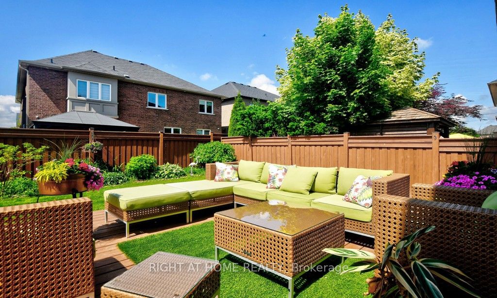 18 Halldorson Avenue