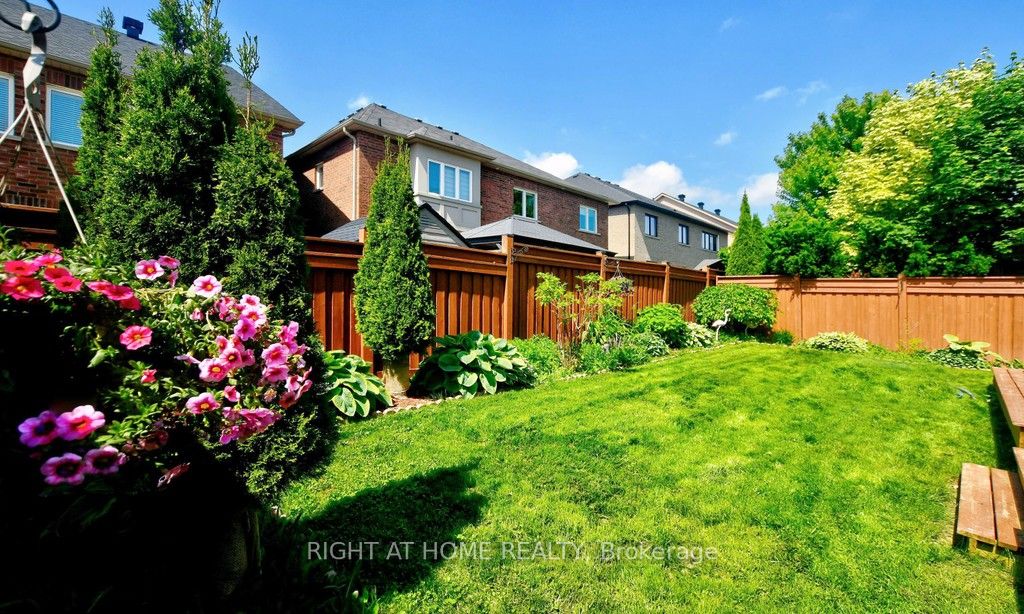 18 Halldorson Avenue