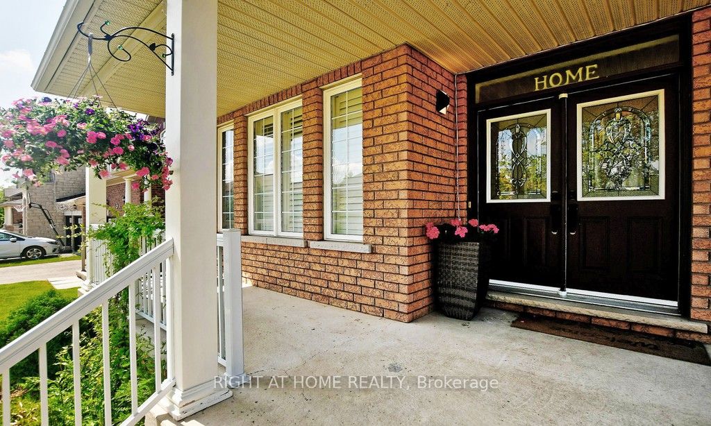 18 Halldorson Avenue