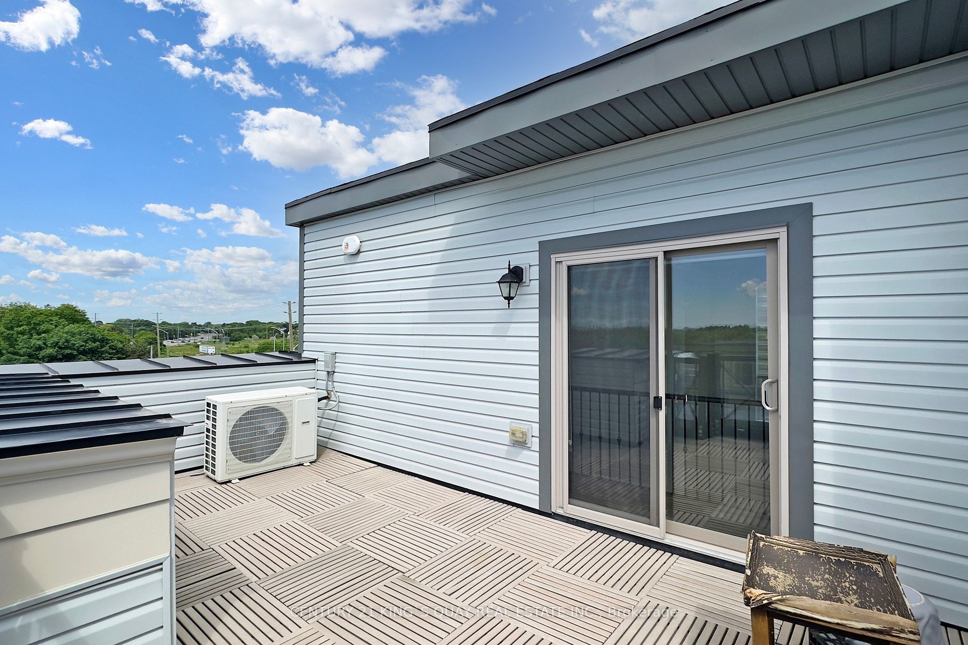 10 Westmeath Lane, #2202