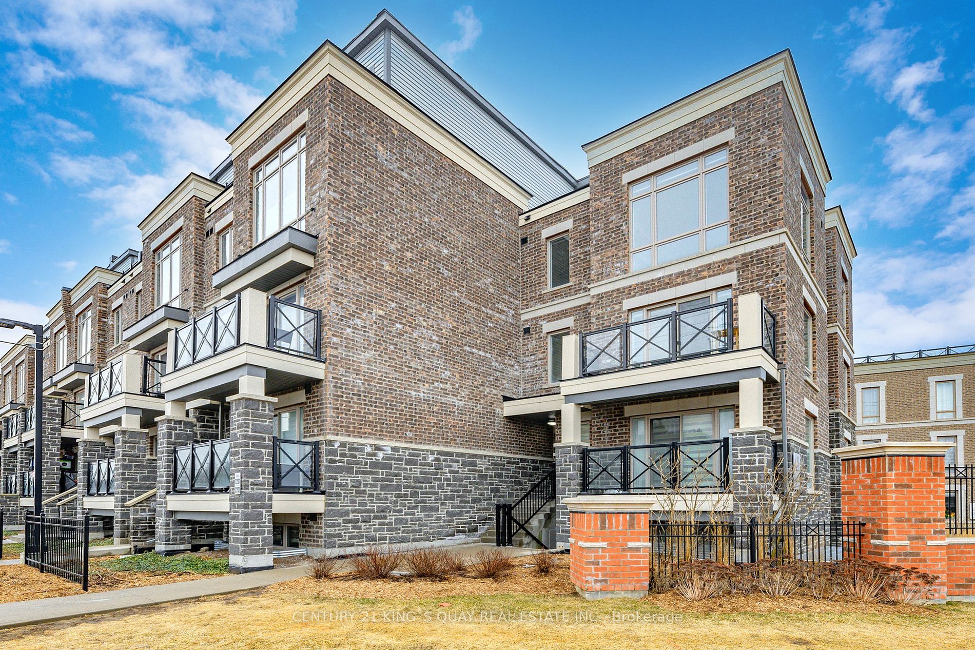 10 Westmeath Lane, #2202