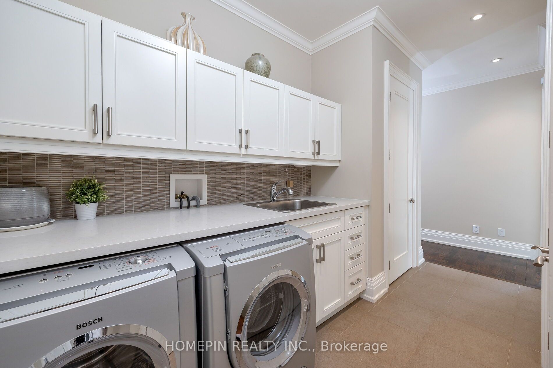 5 Callahan Rd