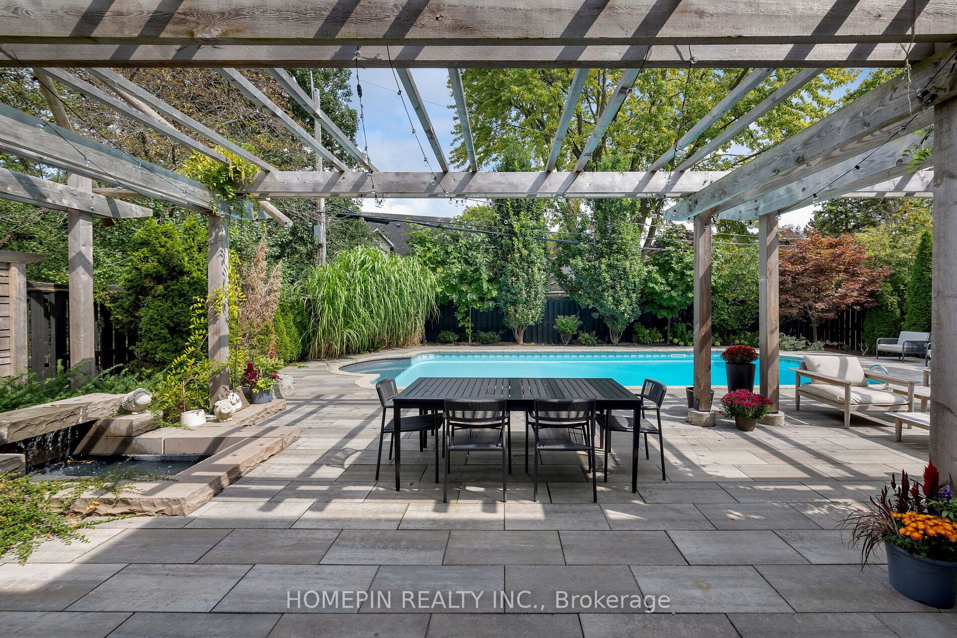 5 Callahan Rd