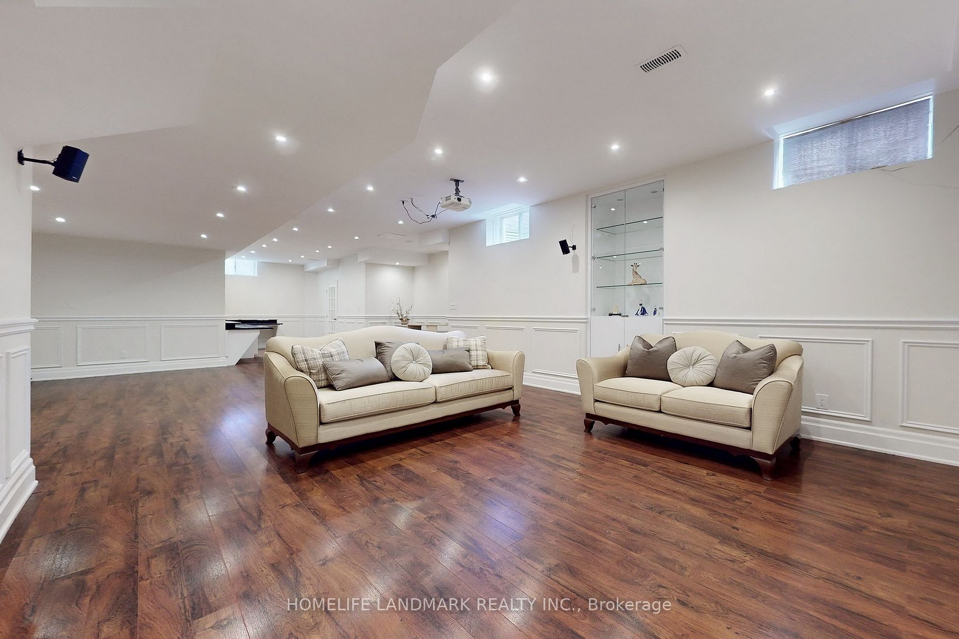 53 Carisbrooke Circle