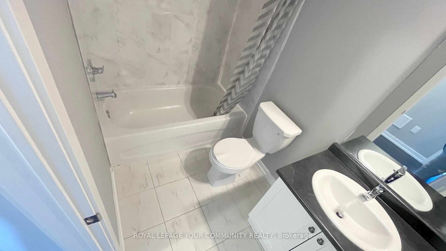 2 Linsmore Place, #208