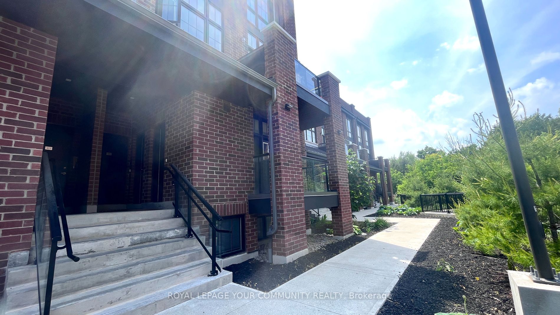 2 Linsmore Place, #208