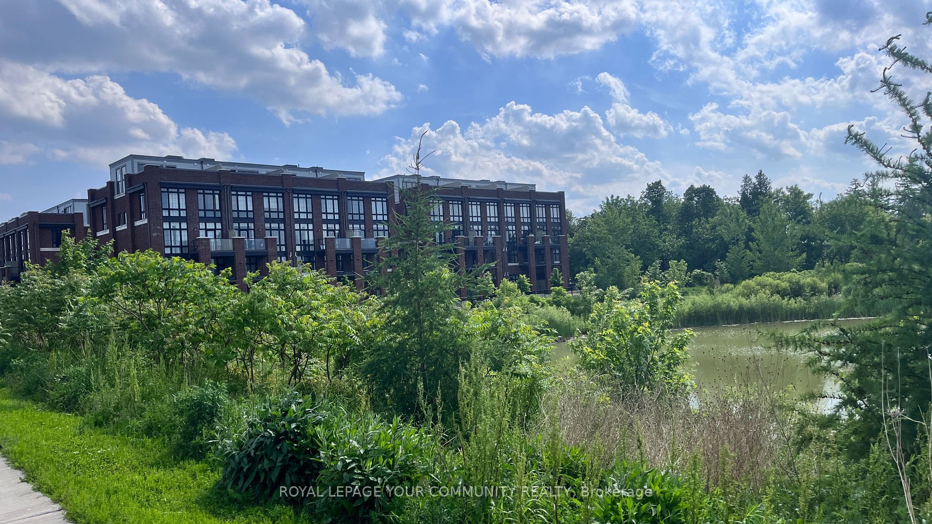 2 Linsmore Place, #208